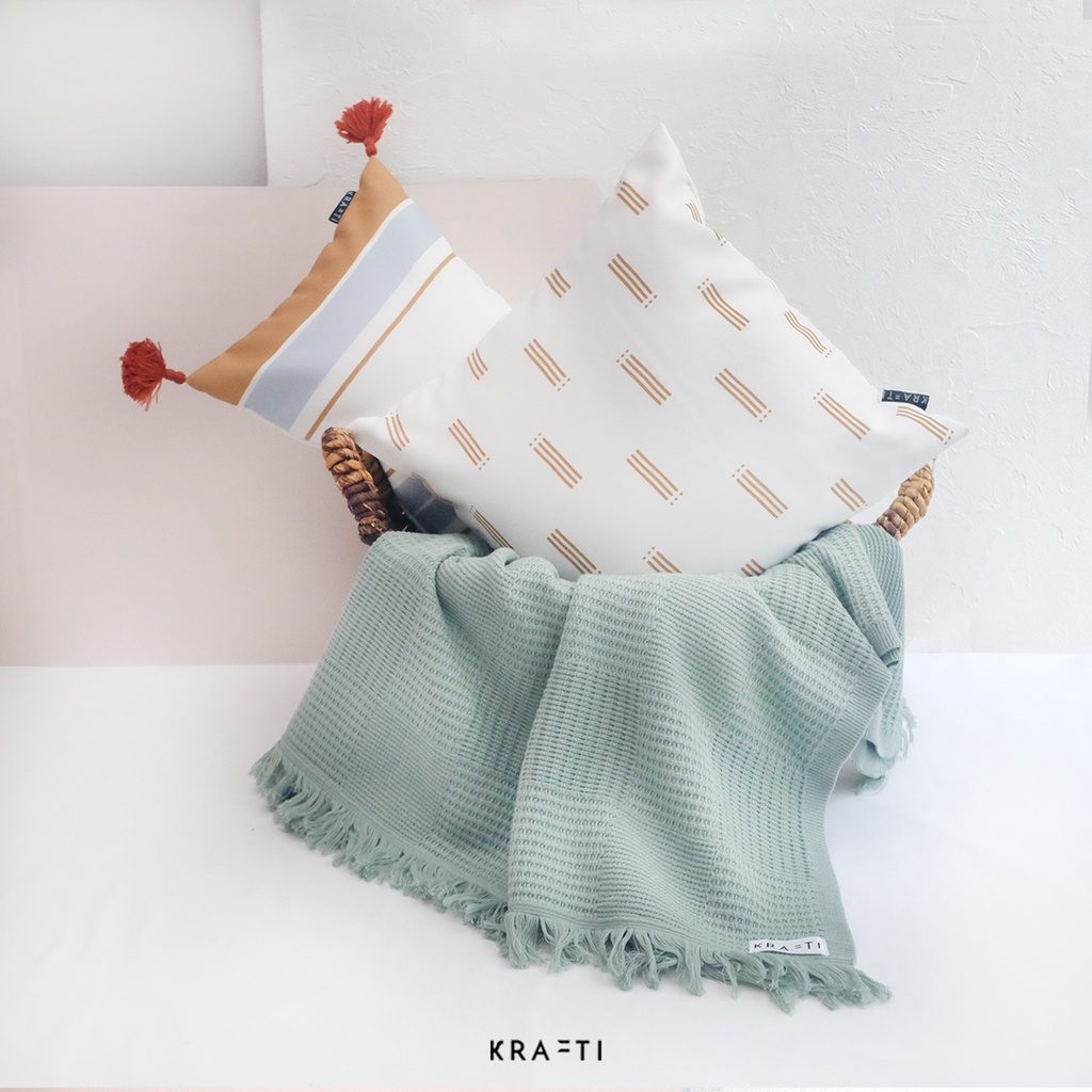 Bantal Sofa / STRIOCA 30x50 Cushion   / Bantal 30x50 cm / Bantal