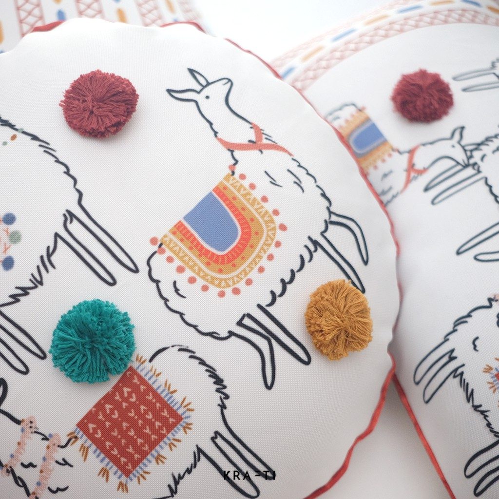 Bantal Sofa / Bantal Bulat / Bantal 40x40cm / Llama / Rainbow