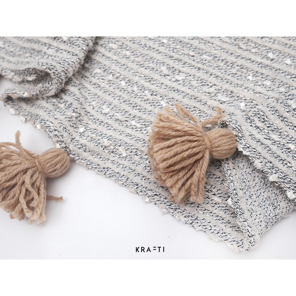 Selimut sofa / selimut natal / selimut traveling  / Fringe Aria Blanket