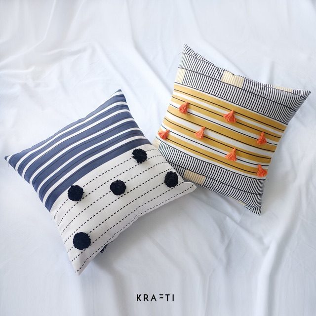 Bantal Sofa 40x40 Motif Tassel Orange Stripes
