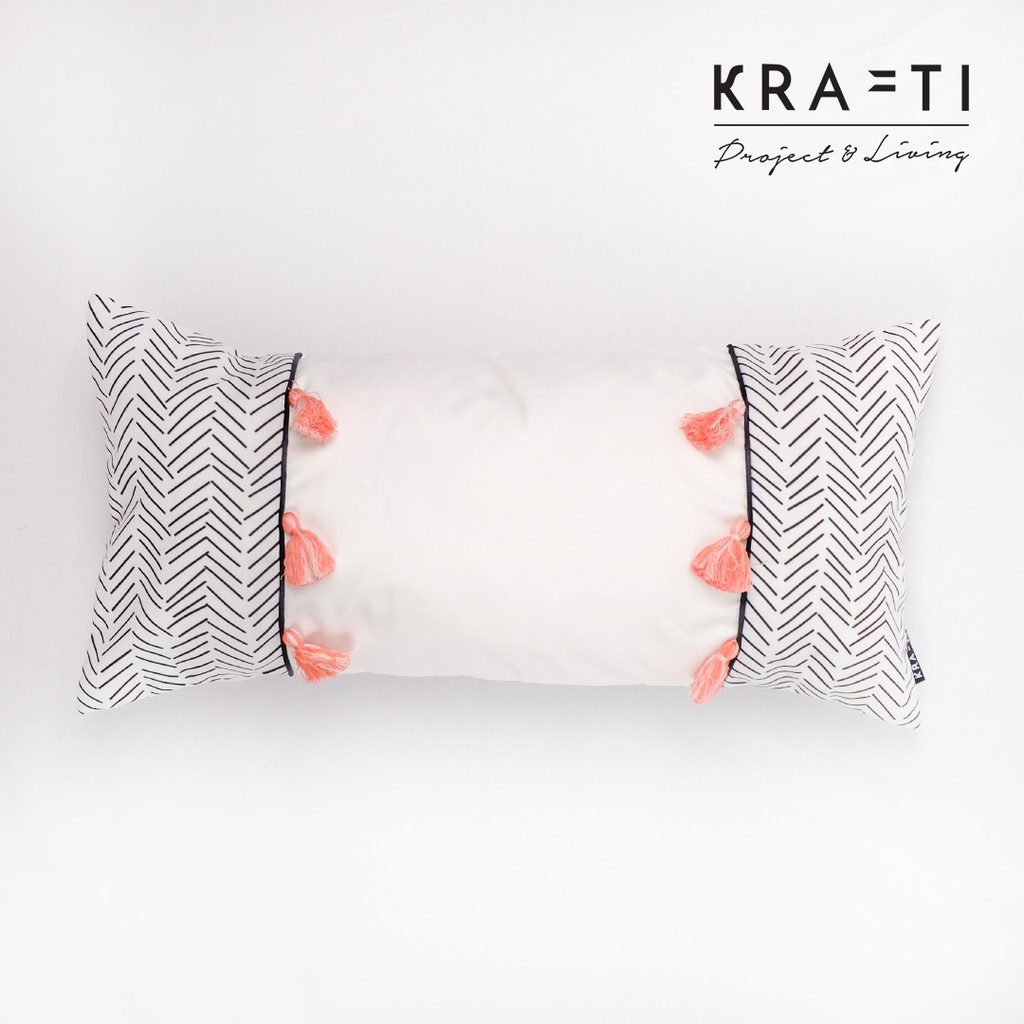 Bantal Sofa Tassel Motif Chevron 30x60 cm