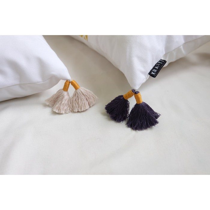 Bantal Sofa Tassel Motif Garis 30x60 cm