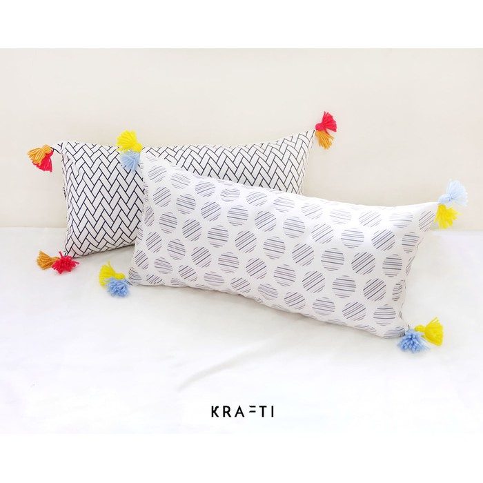Bantal Sofa Tassel Motif Weave 30x60 cm