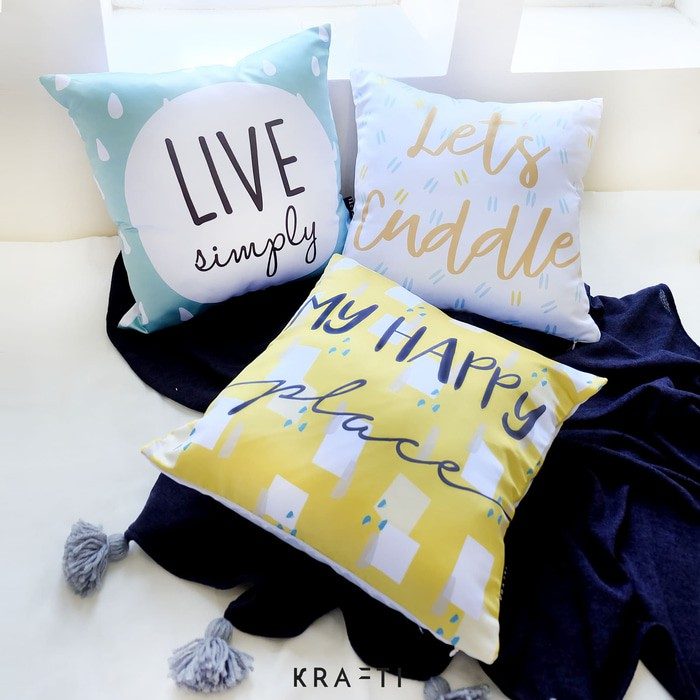 Let's Cuddle Bantal Sofa Print 40x40 cm