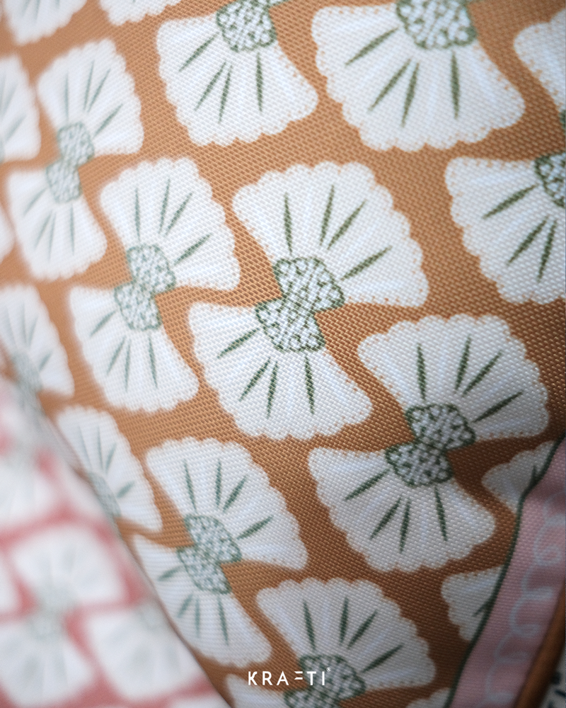 Shelly Pattern Cushion